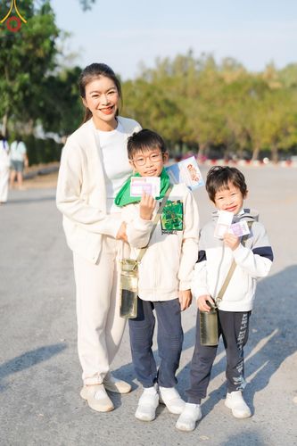 ภาพ No.193888:วัดพระธรรมกาย จัดงานวันเด็กแห่งชาติ ประจำปี พ.ศ.2568 ออกร้านอาหาร 200 ร้าน มอบของขวัญหลายหมื่นชิ้น วันที่ 12 มกราคม พ.ศ. 2568 วัดพระธรรมกาย อ.คลองหลวง จ.ปทุมธานี