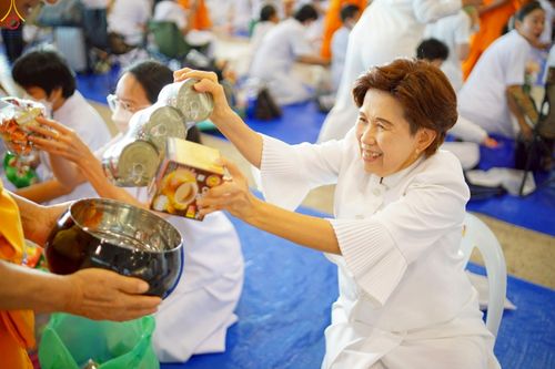 ภาพ No.227893:วันอาทิตย์ที่ 1 มิถุนายน พ.ศ. 2568 พิธีตักบาตร , พิธีบูชาข้าวพระ ณ วัดพระธรรมกาย จ.ปทุมธานี