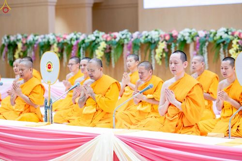 ภาพ No.228343:วันอาทิตย์ที่ 8 มิถุนายน พ.ศ. 2568 พิธีถวายทุนสนับสนุนพระไตรปิฎกฉบับธรรมชัย และอนุรักษ์คัมภีร์โบราณ ณ ห้องแก้วสารพัดนึก 2 วัดพระธรรมกาย