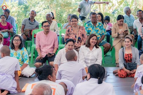 ภาพ No.133466:พิธีขอขมารับผ้าไตร, พิธีบรรพชาสามเณร, สามเณรออกบิณฑบาต ในโครงการบรรพชาสามเณร ฟื้นฟูพระพุทธศาสนาทั่วไทย  ณ ศูนย์ปฏิบัติธรรม และอบรมเยาวชนเมืองยะลา วันที่ 3 เมษายน พ.ศ. 2567