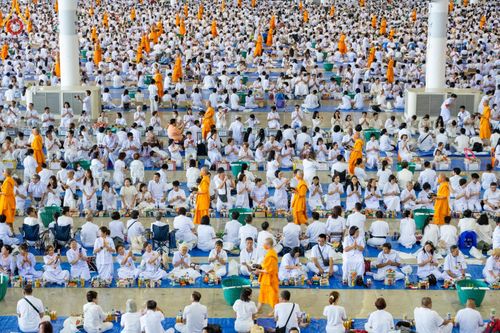 ภาพ No.124448:พิธีตักบาตรในวันมาฆบูชา ณ บ้านแก้วเรือนทองคุณยายฯ วัดพระธรรมกาย จ.ปทุมธานี วันเสาร์ที่ 24 กุมภาพันธ์ พ.ศ. 2567