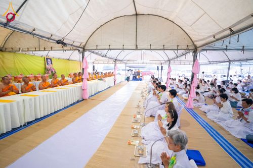 ภาพ No.201827:พิธีถวายภัตตาหารเป็นสังฆทาน แด่พระธรรมยาตรา ณ อนุสรณ์สถานบางปลา วัดบางปลา อำเภอบางเลน จังหวัดนครปฐม ในโครงการธรรมยาตรา กตัญญูบูชา มหาปูชนียาจารย์ พระมงคลเทพมุนี(สด จนฺทสโร) พระผู้ปราบมาร อนุสรณ์สถาน 7 แห่ง ปีที่ 13 วันที่ 26 มกราคม พ.ศ. 2568