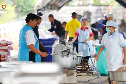 ภาพ No.130027:V.34 เพื่อธรรมเพื่อบางกล่ำ การรับบุญของเจ้าหน้าที่หน่วยงานต่างๆ  เพื่องานธรรมยาตราอัญเชิญพระบรมสารีริกธาตุ ประดิษฐาน ณ มหารัตนเจดีย์สิริปทุมสวรรค์ (เจดีย์อริยพุทธะ 5 พระองค์) ณ ศูนย์ปฏิบัติธรรมภาคใต้ อ.บางกล่ำ จ.สงขลา ระหว่างวันที่ 9-10 มีนาคม พ.ศ. 2567