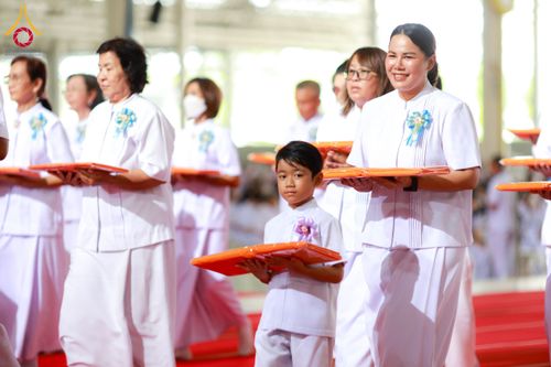 ภาพ No.134327:พิธีทอดผ้าป่าสมทบ มหาสังฆทาน 10,000 วัด ทั่วไทย วันอาทิตย์ต้นเดือนที่ 7 เมษายน พ.ศ.2567 ณ ห้องแก้วสารพัดนึก 1 สภาธรรมกายสากล  วัดพระธรรมกาย จ.ปทุมธานี