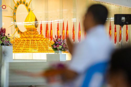 ภาพ No.151022:พิธีตักบาตร ในวันอาทิตย์ต้นเดือน วันที่ 1 กันยายน พ.ศ. 2567 ณ สภาธรรมกายสากล วัดพระธรรมกาย