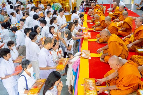 ภาพ No.286082:วันที่ 11 ตุลาคม พ.ศ. 2568 พิธีทอดกฐินสามัคคีทั่วไทย 30,000 วัด โดยคณะศิษยานุศิษย์ บูชาธรรม 81 ปี หลวงพ่อธัมมชโย ณ วัดโบสถ์บน ต.บางคูเวียง อ.บางกรวย จ.นนทบุรี