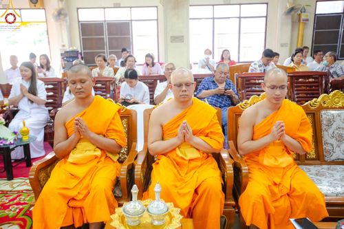 ภาพ No.165028:พิธีทอดกฐิน ณ วัดกลางเกาะระกำ ต.บ้านสร้าง อ.บางปะอิน จ.พระนครศรีอยุธยา ในโครงการกฐินสามัคคีทั่วไทย 30,000 วัด บูชาธรรม 80 ปี หลวงพ่อธัมมชโย โดยคณะศิษยานุศิษย์วัดพระธรรมกาย วันที่ 20 ตุลาคม พ.ศ. 2567