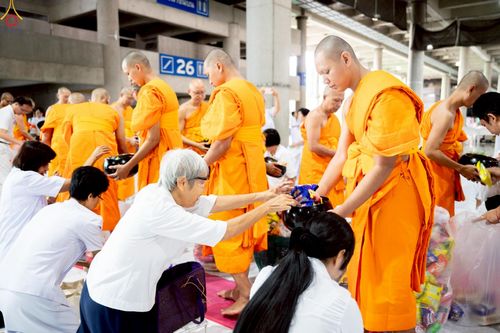 ภาพ No.235342:วันที่ 27 กรกฎาคม พ.ศ. 2568 พิธีตักบาตรฉลองพระใหม่ โครงการบรรพชาและอุปสมบทมู่รุ่นเข้าพรรษา ณ วัดพระธรรมกาย