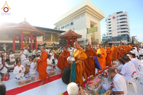 ภาพ No.147889:มหาสังฆทานครั้งยิ่งใหญ่ ตักบาตรพระ 10,000 รูป คณะสงฆ์ 4 ประเทศ 14 จังหวัดภาคใต้ วันอาทิตย์ที่ 11 สิงหาคม พ.ศ. 2567 ณ นิพัทธ์อุทิศ 3 ใจกลางนครหาดใหญ่ จ.สงขลา