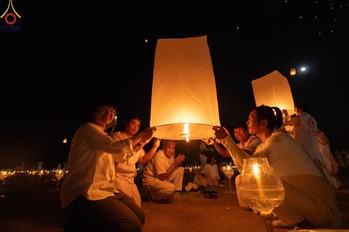 ภาพ No.175970:พิธีจุดประทีปโคมลาน, โคมลอยและลอยกระทง ถวายประทีปเป็นพุทธบูชา สร้างความสว่างไสวให้กับแผ่นดินด้วยแสงธรรม วันที่ 15 พฤศจิกายน พ.ศ. 2567 ณ พุทธอุทยานนานาชาติ อ.โพนพิสัย จ.หนองคาย