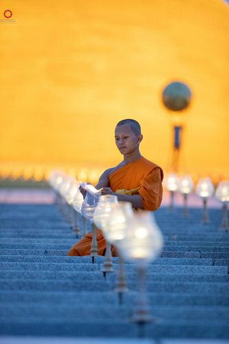 ภาพ No.241001:วันพุธที่ 27 สิงหาคม พ.ศ. 2568 พิธีจุดประทีป ในวันธรรมชัย ณ วัดพระธรรมกาย