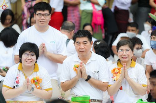 ภาพ No.85921:ตักบาตรพระนานาชาติ 10,000 รูป ใจกลางนครหาดใหญ่ จ.สงขลา วันอาทิตย์ที่ 20 สิงหาคม พ.ศ. 2566