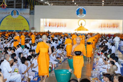 ภาพ No.137191:พิธีตักบาตร และปฏิบัติธรรม ในวันวิสาขบูชา วันพุธที่ 22 พฤษภาคม พ.ศ. 2567 ( วันพระขึ้น15 ค่ำ เดือน 6 ) ณ วัดพระธรรมกาย จ.ปทุมธานี