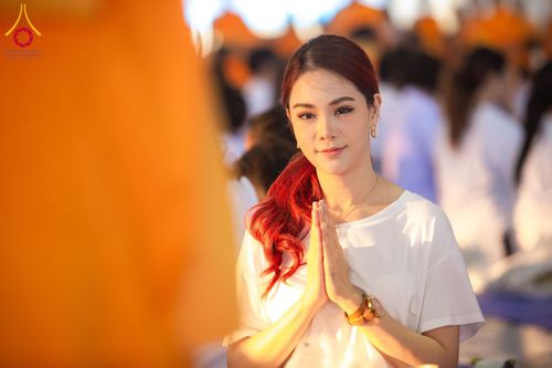 ภาพ No.209355:วันอาทิตย์ที่ 2 มีนาคม พ.ศ. 2568 พิธีตักบาตร ข้าวสารอาหารแห้ง ณ บ้านแก้วเรือนทองคุณยายฯ สภาธรรมกายสากล วัดพระธรรมกาย