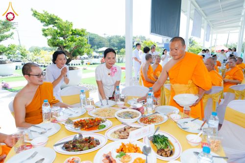 ภาพ No.174048:พิธีทอดกฐิน ศูนย์เบญจธรรม จ.ปทุมธานี ในโครงการกฐินสามัคคีทั่วไทย 30,000 วัด บูชาธรรม 80 ปี หลวงพ่อธัมมชโย โดยคณะศิษยานุศิษย์วัดพระธรรมกาย วันที่ 11 พฤศจิกายน พ.ศ. 2567