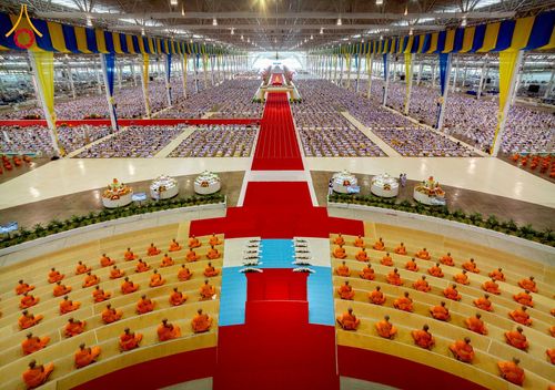 ภาพ No.264325:วันอาทิตย์ที่ 2 พฤศจิกายน พ.ศ. 2568 พิธีบูชาข้าวพระ ณ สภาธรรมกายสากล วัดพระธรรมกาย