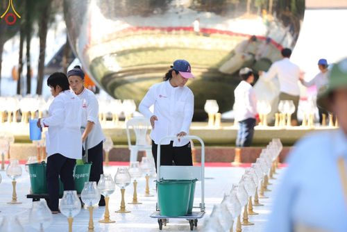 ภาพ No.106983:V.3 ตั้งใจ การเตรียมงาน เก็บงาน การรับบุญของเจ้าหน้าที่หน่วยงานต่างๆ เพื่อโครงการธรรมยาตรา กตัญญูบูชามหาปูชนียาจารย์ พระมงคลเทพมุนี (สด จนฺทสโร) พระผู้ปราบมาร อนุสรณ์สถาน 7 แห่ง ปีที่ 12 ระหว่างวันที่ 2 - 31 มกราคม พ.ศ. 2567