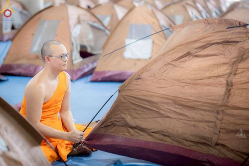 ภาพ No.218289:วันที่ 12-18 เมษายน พ.ศ. 2568 พระภิกษุและเจ้าหน้าที่อาสาสมัคร เตรียมพื้นที่ต้อนรับพักค้างพระสังฆาธิการ เนื่องในงานวันคุ้มครองโลก 22 เมษายน พ.ศ. 2568