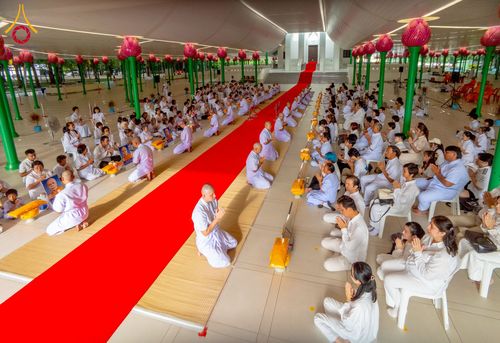 ภาพ No.244710:วันเสาร์ที่ 6 กันยายน พ.ศ. 2568 พิธีขอขมา-รับผ้าไตรของนาคธรรมทายาท โครงการอุปสมบทหมู่บูชาธรรมครบรอบ 108 ปี  วันครูผู้ค้นพบวิชชาธรรมกาย ณ โบสถ์พระไตรปิฎก วัดพระธรรมกาย