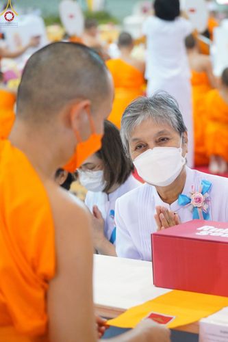 ภาพ No.85386:พิธีถวายมหาสังฆทานคณะสงฆ์ 2000 กว่าวัดทั่วประเทศปีที่ 23, พิธีถวายไทยธรรมคณะสงฆ์ 323 วัด 4 จังหวัดชายแดนภาคใต้, พิธีมอบปัจจัยช่วยเหลือครู 4 จังหวัดชายแดนภาคใต้ ณ สภาธรรมกายสากล วัดพระธรรมกาย ในวันสมาธิโลก อาทิตย์ที่ 6 สิงหาคม พ.ศ. 2566