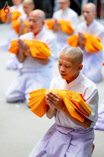 ภาพ No.256212:วันที่ 4 ตุลาคม พ.ศ. 2568 พิธีบรรพชาอุปสมบท  โครงการอุปสมบทหมู่บูชาธรรม 141 ปี  พระมงคลเทพมุนี (สด จนฺทสโร) ณ โบสถ์พระไตรปิฏก วัดพระธรรมกาย จ.ปทุมธานี