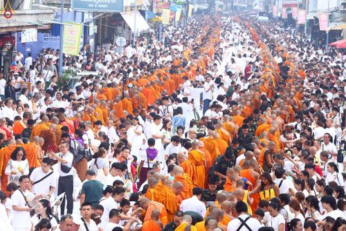 ภาพ No.236952:วันอาทิตย์ที่ 10 สิงหาคม พ.ศ. 2568 มหาสังฆทานครั้งยิ่งใหญ่ ตักบาตรพระ 10,000 รูป ถ.นิพัทธ์อุทิศ 3 ใจกลางนครหาดใหญ่ จ.สงขลา