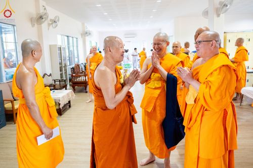 ภาพ No.87120:พิธีทักษิณานุปทานแด่บรรพชนตระกูลผ่องสวัสดิ์ และหมู่ญาติที่ล่วงลับไปแล้ว ณ มหาเจดีย์ทัตตชีโว ศูนย์อบรมเยาวชนกาญจนบุรี วันที่ 31 สิงหาคม พ.ศ. 2566