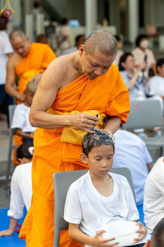 ภาพ No.132923:พิธีตัดปอยผม โครงการหน่อแก้วเปรียญธรรม รุ่นที่ 12 ณ ค่ายจองแชมป์ หมู่กฏิสามเณรเปรียญธรรม วัดพระธรรมกาย วันอาทิตย์ที่ 31 มีนาคม พ.ศ. 2567