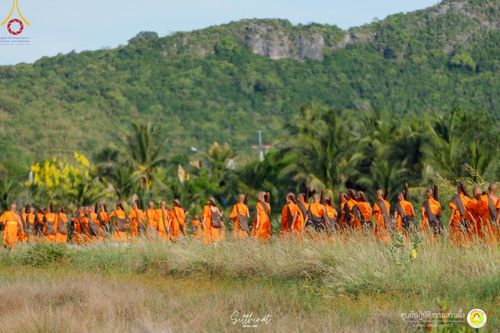 ภาพ No.222171:วันที่ 26-27 เมษายน พ.ศ. 2568 ศูนย์ปฏิบัติธรรมสวนผึ้ง ร่วมกับ ธุดงค์คสถานประจวบคีรีขันธ์ และวัดอ่าวน้อย  จัดกิจกรรมเดินธรรมยาตรา ตักบาตรข้าวสารอาหารแห้ง และจุดประทีปถวายเป็นพุทธบูชา ณ วัดอ่าวน้อย จ.ประจวบคีรีขันธ์