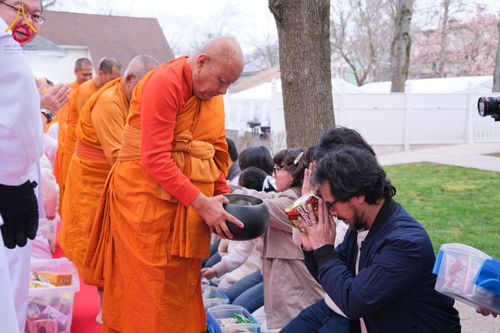 ภาพ No.62401:คณะศิษยานุศิษย์รวมใจสถาปนาและสมโภช ธรรมจักร เพื่ออัญเชิญประดิษฐาน ณ ยอดอุโบสถ 80 ปี หลวงพ่อธัมมชโย วัดพระธรรมกายนิวเจอร์ซี ประเทศสหรัฐอเมริกา  วันอาทิตย์ที่ 7 เมษายน พ.ศ. 2567