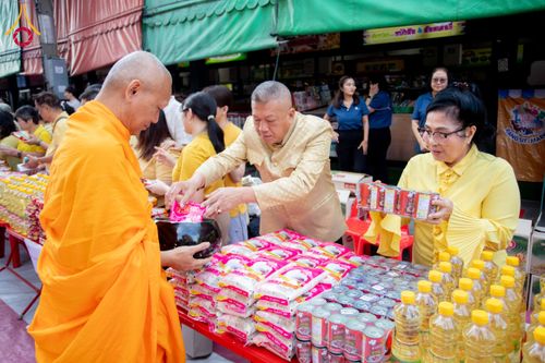 ภาพ No.180312:พิธีทำบุญตักบาตร ข้าวสารอาหารแห้ง แด่คณะสงฆ์ 99 รูป เนื่องในวันพ่อแห่งชาติ ปีที่ 50 ณ ศูนย์การค้าตลาดรังสิต ซ.รังสิต-ปทุมธานี 5 วันที่ 5 ธันวาคม พ.ศ. 2567