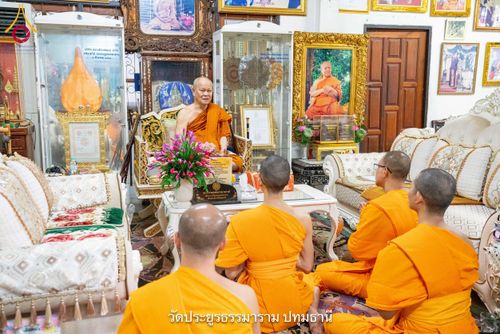 ภาพ No.216132:วันที่ 23 มีนาคม - 3 เมษายน พ.ศ. 2568 ตัวแทนวัดพระธรรมกายกราบถวายฏีกานิมนต์ ร่วมพิธีถวายมหาสังฆทาน 40,000 กว่าวัดทั่วประเทศ นนทบุรี ปทุมธานี อยุธยา