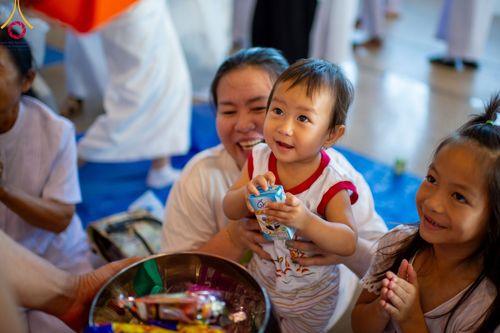 ภาพ No.92135:พิธีตักบาตร ในวันทอดกฐินสามัคคี ประจำปีพุทธศักราช 2566 วันอาทิตย์ต้นเดือนที่ 5 พฤศจิกายน พ.ศ. 2566 ณ สภาธรรมกายสากล วัดพระธรรมกาย จ.ปทุมธานี