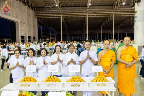 ภาพ No.202707:พิธีถวายภัตตาหารเป็นสังฆทาน แด่พระธรรมยาตรา ณ วัดพระธรรมกาย ตำบลคลองสาม อำเภอคลองหลวง จังหวัดปทุมธานี ในโครงการธรรมยาตรา กตัญญูบูชา มหาปูชนียาจารย์ พระมงคลเทพมุนี(สด จนฺทสโร) พระผู้ปราบมาร อนุสรณ์สถาน 7 แห่ง ปีที่ 13 วันที่ 28 มกราคม พ.ศ. 2568