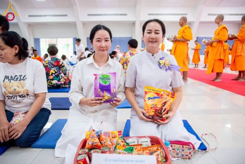 ภาพ No.218074:วันอาทิตย์ที่ 13 เมษายน พ.ศ. 2568 พิธีตักบาตรฉลองสามเณรใหม่ 75 รูป เนื่องในวันสงกรานต์ (โครงการบรรพชาสามเณรฟื้นฟูพระพุทธศาสนาทั่วไทย ประจำปีพุทธศักราช 2568) ณ ศูนย์ปฏิบัติธรรมระยอง(บ้านช่องลม) ตำบลบางบุตร อำเภอบ้านค่าย จังหวัดระยอง