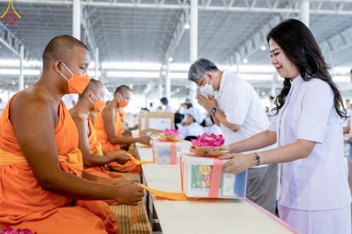 ภาพ No.102417:พิธีถวายอุปกรณ์ทำความสะอาด ณ บ้านแก้วเรือนทองคุณยายอาจารย์ฯ วัดพระธรรมกาย วันเสาร์ที่ 16 ธันวาคม พ.ศ. 2566