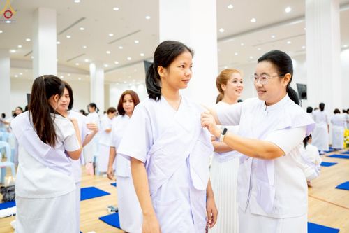 ภาพ No.242745:วันที่ 29-31 สิงหาคม พ.ศ. 2568 องค์กรภาคีเครือข่าย “บวร” (บ้าน-วัด-โรงเรียน-ราชการ) อ.คลองหลวง จัดบวชอุบาสิกาแก้ว ถวายพระราชกุศลแด่สมเด็จพระพันปีหลวง - กตัญญูบูชาแด่ผู้มีพระคุณ