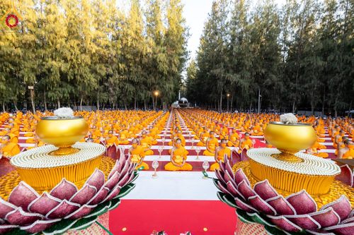 ภาพ No.107140:พิธีจุดประทีปถวายเป็นพุทธบูชา และบูชาธรรมมหาปูชนียาจารย์ ในโครงการธรรมยาตรากตัญญูบูชา มหาปูชนียาจารย์ พระมงคลเทพมุนี(สด จนฺทสโร) พระผู้ปราบมาร  อนุสรณ์สถาน 7 แห่ง ปีที่ 12  วันที่ 6 มกราคม พ.ศ. 2567 ณ อนุสรณ์สถานมหาวิหารพระมงคลเทพมุนี อ.สองพี่น้อง จ.สุพร