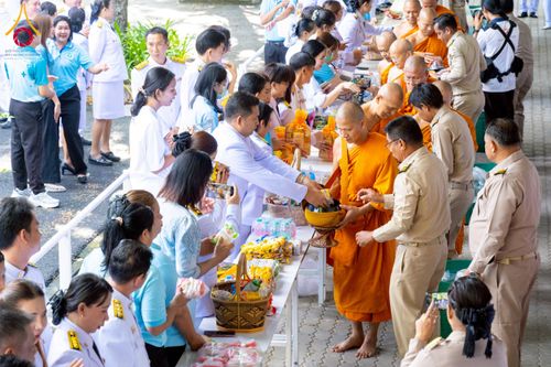 ภาพ No.237662:พิธีเจริญพระพุทธมนต์ ปฏิบัติธรรมเจริญสมาธิภาวนา และทำบุญตักบาตร ถวายพระราชกุศล เนื่องในโอกาสวันเฉลิมพระชนมพรรษา สมเด็จพระนางเจ้าสิริกิติ์ พระบรมราชินีนาถ พระบรมราชชนนีพันปีหลวง วันอังคารที่ 12 สิงหาคม พ.ศ. 2568  ณ อาคารปลูกศรัทธา 2 วัดพระธรรมกาย 