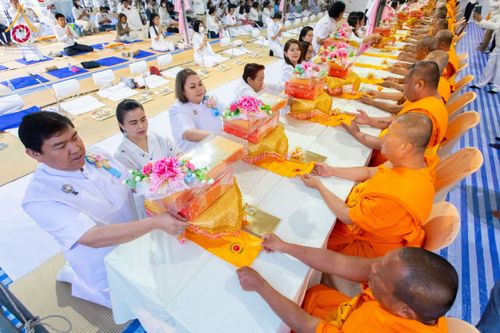 ภาพ No.200223:พิธีถวายภัตตาหารเป็นสังฆทาน แด่พระธรรมยาตรา ณ อนุสรณ์สถานบางปลา วัดบางปลา อำเภอบางเลน จังหวัดนครปฐม ในโครงการธรรมยาตรา กตัญญูบูชา มหาปูชนียาจารย์ พระมงคลเทพมุนี(สด จนฺทสโร) พระผู้ปราบมาร อนุสรณ์สถาน 7 แห่ง ปีที่ 13 วันที่ 23 มกราคม พ.ศ. 2568