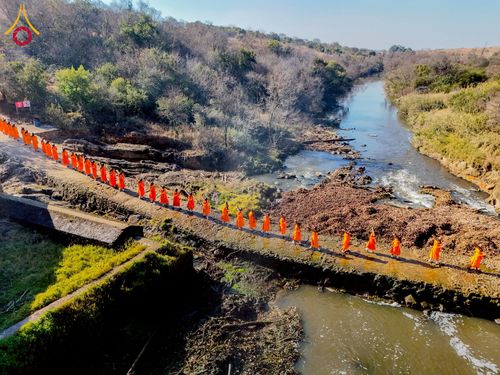 ภาพ No.232863:วันที่ 1 กรกฏาคม พ.ศ. 2568 Dhammayatra in South Africa 2025 ธรรมยาตราแอฟริกาใต้ — เส้นทางแห่งสติ สมาธิ และปัญญา ธรรมทายาทที่ได้อบรมโครงการบรรพชาอุปสมบทหมู่ครั้งที่ 2 ณ วัดพระธรรมกายโจฮันเนสเบิร์ก ประเทศแอฟริกาใต้