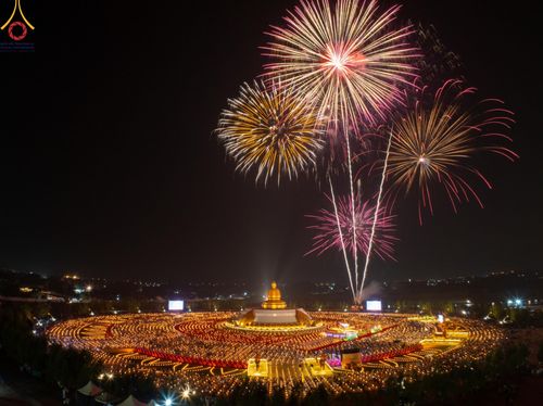 ภาพ No.200630:พิธีจุดประทีปถวายเป็นพุทธบูชา และบูชาธรรมมหาปูชนียาจารย์ ณ อนุสรณ์สถานบางปลา วัดบางปลา อำเภอบางเลน จังหวัดนครปฐม ในโครงการธรรมยาตรา กตัญญูบูชา มหาปูชนียาจารย์ พระมงคลเทพมุนี(สด จนฺทสโร) พระผู้ปราบมาร อนุสรณ์สถาน 7 แห่ง ปีที่ 13 วันที่ 23 มกราคม พ.ศ. 2568