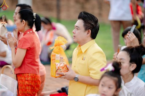 ภาพ No.138549:พิธีตักบาตร วัดราชบูรณะ จ.พระนครศรีอยุธยา วันที่ 25 พฤษภาคม พ.ศ.2567