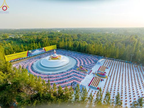 ภาพ No.192980:พิธีตักบาตรพระธรรมยาตรา ณ อนุสรณ์สถานคลองบางนางแท่น อ.สามพราน จ.นครปฐม ในโครงการธรรมยาตรา กตัญญูบูชา มหาปูชนียาจารย์ พระมงคลเทพมุนี(สด จนฺทสโร) พระผู้ปราบมาร อนุสรณ์สถาน 7 แห่ง ปีที่ 13 วันที่ 11 มกราคม พ.ศ.2568