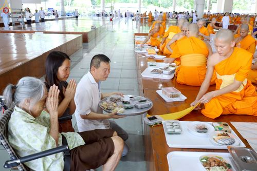 ภาพ No.237978:วันเสาร์ที่ 9 สิงหาคม พ.ศ. 2568 (วันพระ ขึ้น 15 ค่ำ เดือน 9) พิธีบุพเปตพลี ครั้งที่ 168 ร่วมอุทิศบุญแด่หมู่ญาติที่ล่วงลับไปแล้ว และสืบทอดอายุพระพุทธศาสนา ณ หอฉันคุณยายอาจารย์ฯ วัดพระธรรมกาย