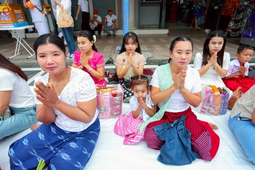 ภาพ No.237083:วันอาทิตย์ที่ 10 สิงหาคม พ.ศ. 2568 มหาสังฆทานครั้งยิ่งใหญ่ ตักบาตรพระ 10,000 รูป ถ.นิพัทธ์อุทิศ 3 ใจกลางนครหาดใหญ่ จ.สงขลา (ชุดที่ 2)