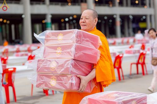 ภาพ No.219097:วันที่ 19-21 เมษายน พ.ศ. 2568 การเตรียมงานในลานธรรม , วิหารคด เพื่องานวันคุ้มครองโลก 22 เมษายน พ.ศ. 2568