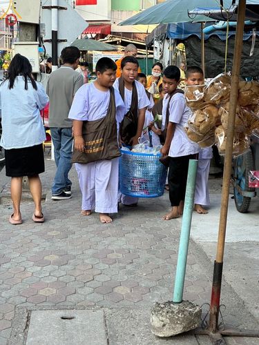 ภาพ No.133278:กิจวัตรกิจกรรมการฝึกตัวก่อนบวช และพิธีตัดปอยผมธรรมทายาท ณ ศูนย์ปฏิบัติธรรมและอบรมเยาวชนเมืองยะลา วันที่ 1-2 เมษายน พ.ศ. 2567