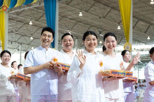 ภาพ No.167725:พิธีทอดกฐิน และ พิธีกรานกฐิน ในวันอาทิตย์ที่ 3 พฤศจิกายน พ.ศ. 2567 ณ วัดพระธรรมกาย จ.ปทุมธานี