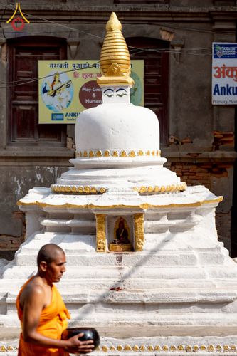 ภาพ No.213133:วันที่ 17 - 18 มีนาคม พ.ศ. 2568 คณะสงฆ์และสามเณรเดินบิณฑบาต รอบเมืองในพื้นที่ วัดสยมภูวนาถและราชวังปาตัน ณ เมืองกาฐมาณฑุ ประเทศเนปาล